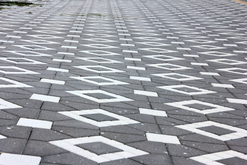 Diamond and triangle paving
