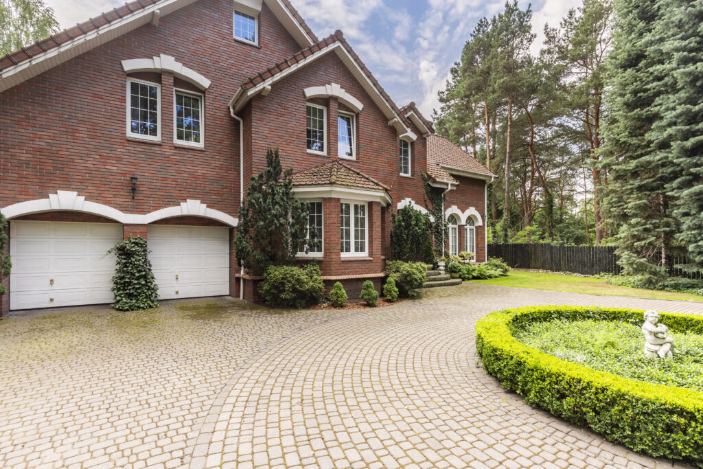 House with driveway